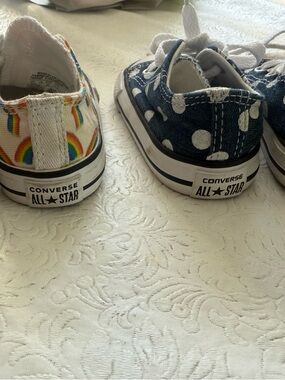 Converse Kids Low Top Sneakers in Rainbow & Navy Polka Dot size 4